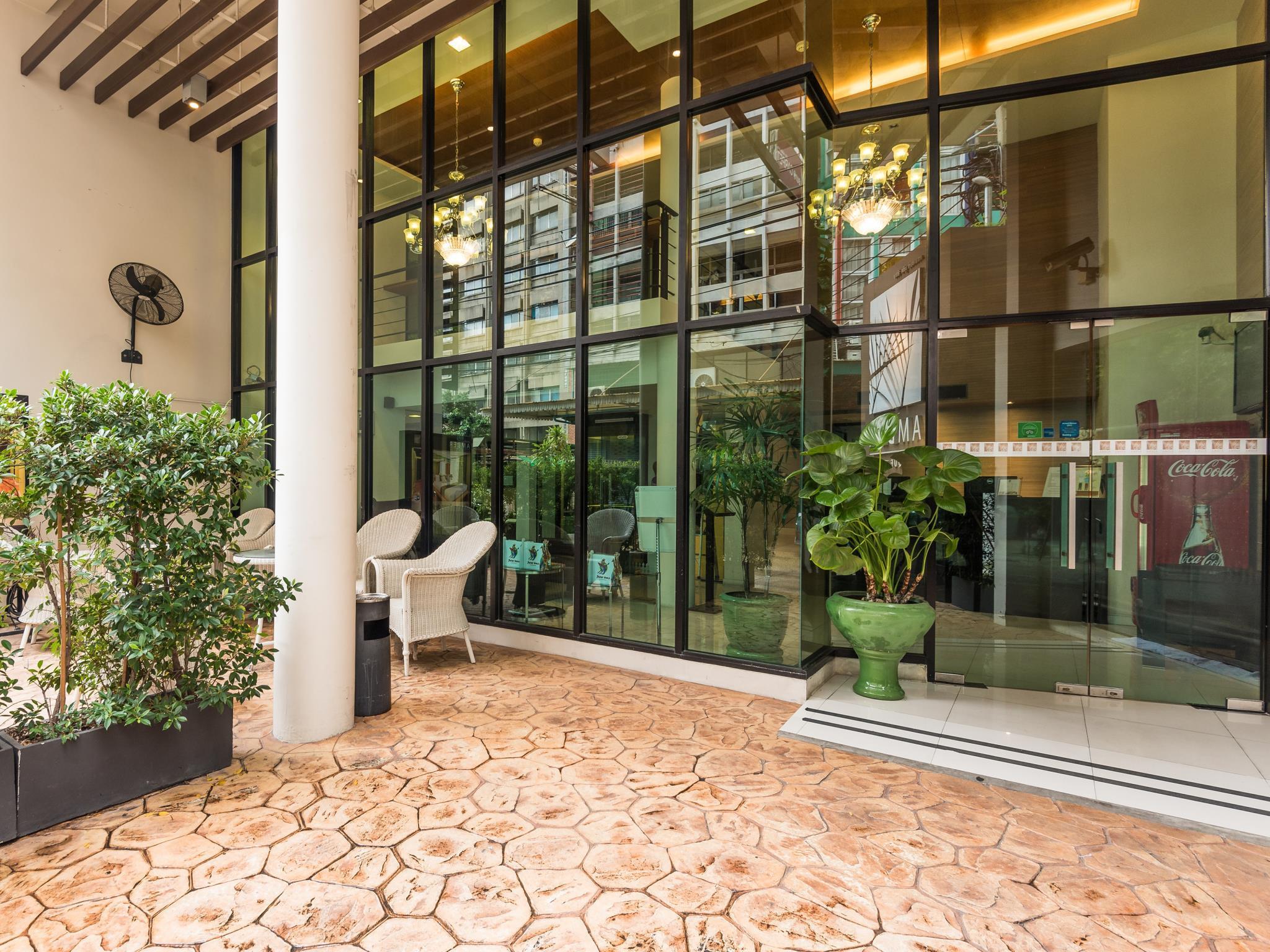 Amber Boutique Silom Hotel Bangkok Exterior photo