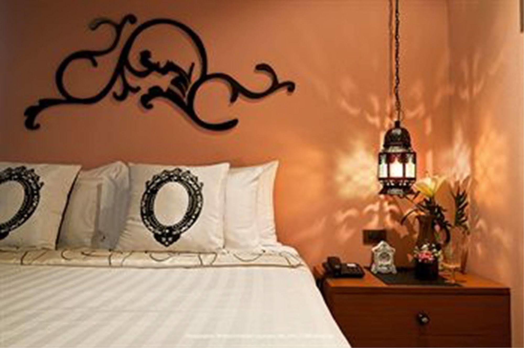 Amber Boutique Silom Hotel Bangkok Exterior photo